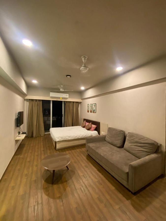 Weekend Address By Honest Homes Surat Exterior photo