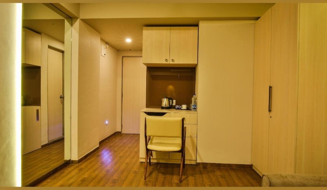 Weekend Address By Honest Homes Surat Exterior photo