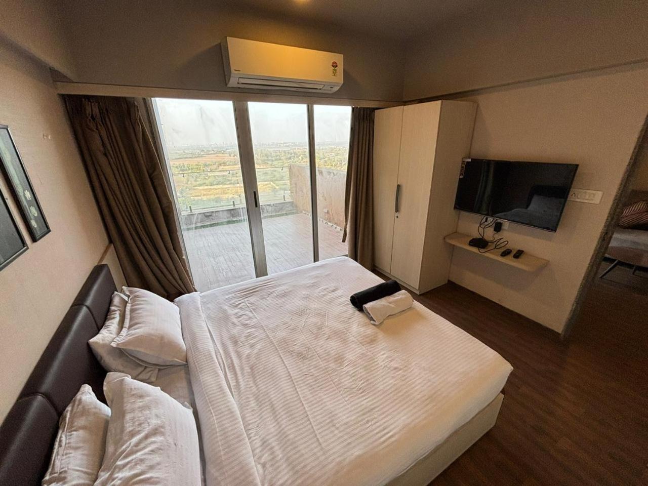 Weekend Address By Honest Homes Surat Exterior photo