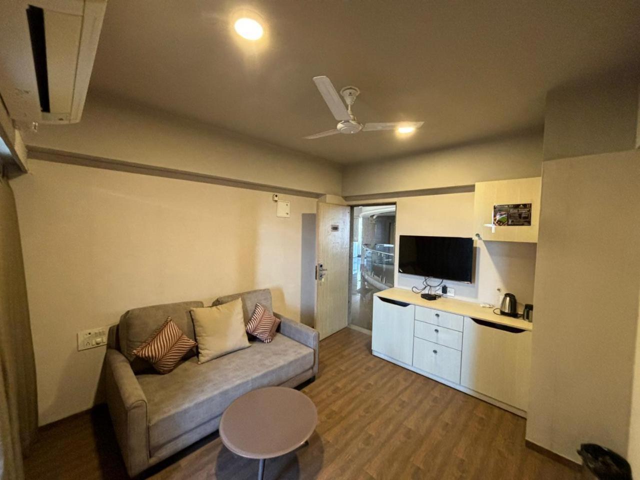Weekend Address By Honest Homes Surat Exterior photo